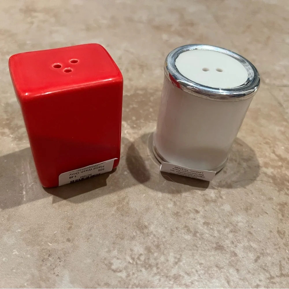 Cracker Barrel NEW Thanksgiving Salt & Pepper shakers- Stuffing Mix/ Cranberry